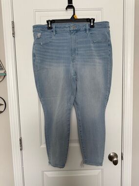 American Eagle Outfitters Light Wash Skinny Jeans